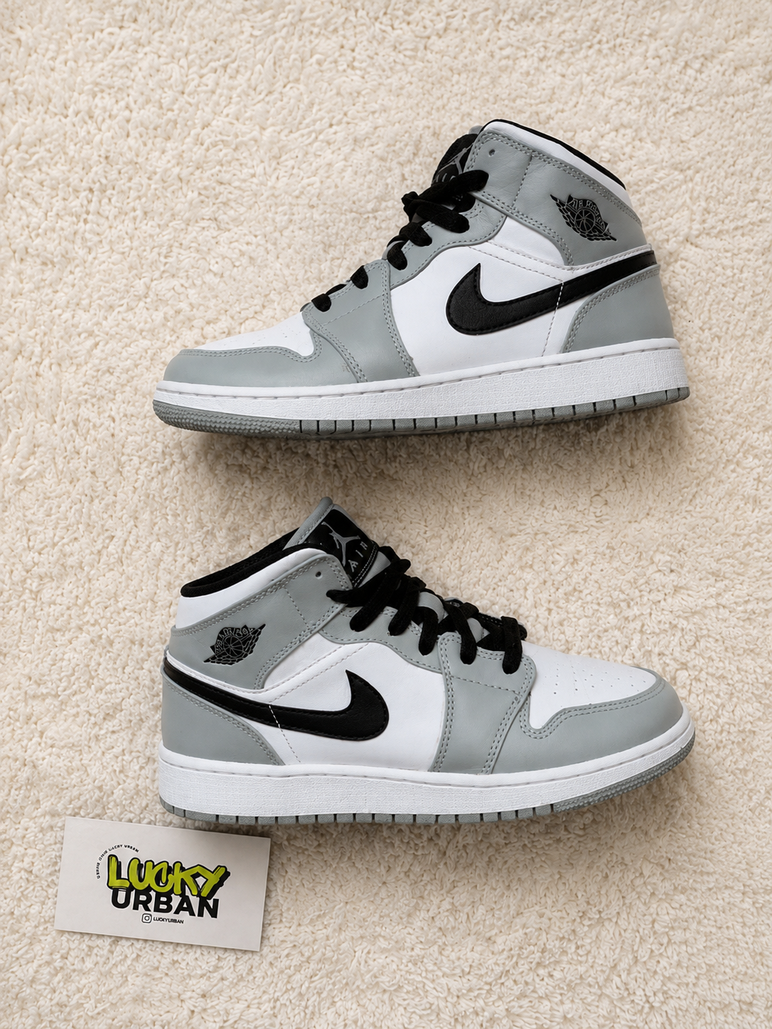 NIKE AIR JORDAN 1 MID CINZA / BRANCO / PRETO