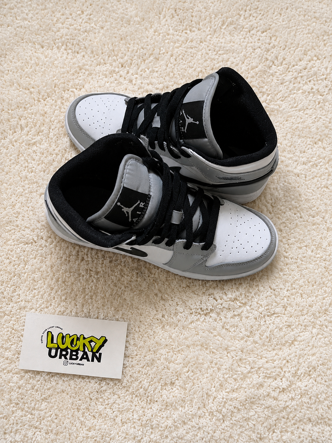 NIKE AIR JORDAN 1 MID CINZA / BRANCO / PRETO